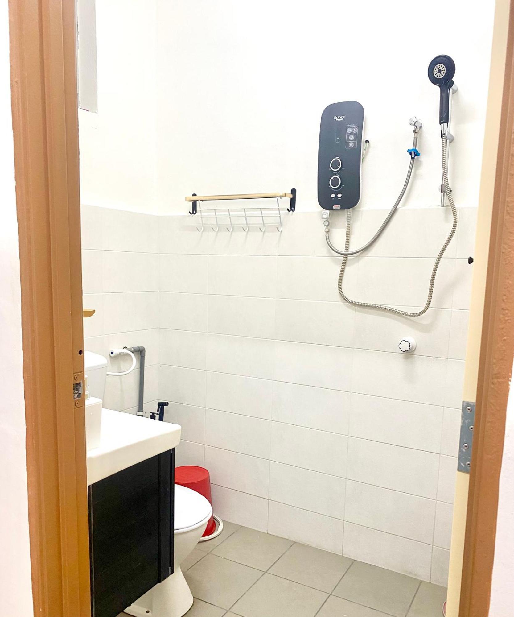 Raees Homestay Kampong Tanjong Minyak المظهر الخارجي الصورة